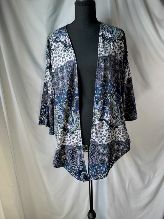 Peach Love California Sweaters - Peach Love California Blue & White Paisley Open-Front Kimono